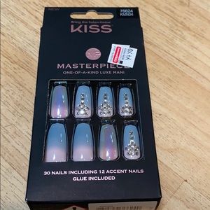 Kiss Ombré Nails with jewelry